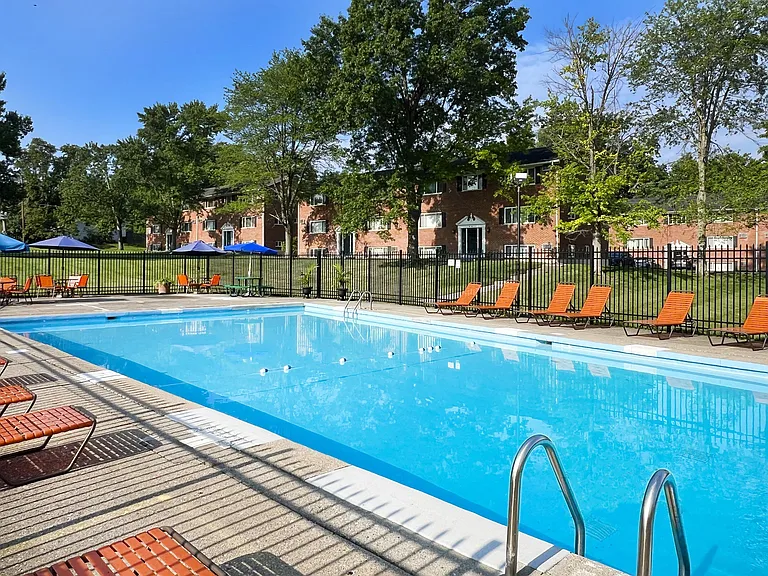 Sharondale Woods Apartments — Photo 6