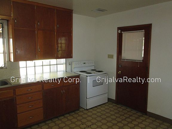 4th image of 3121 E Waverly St