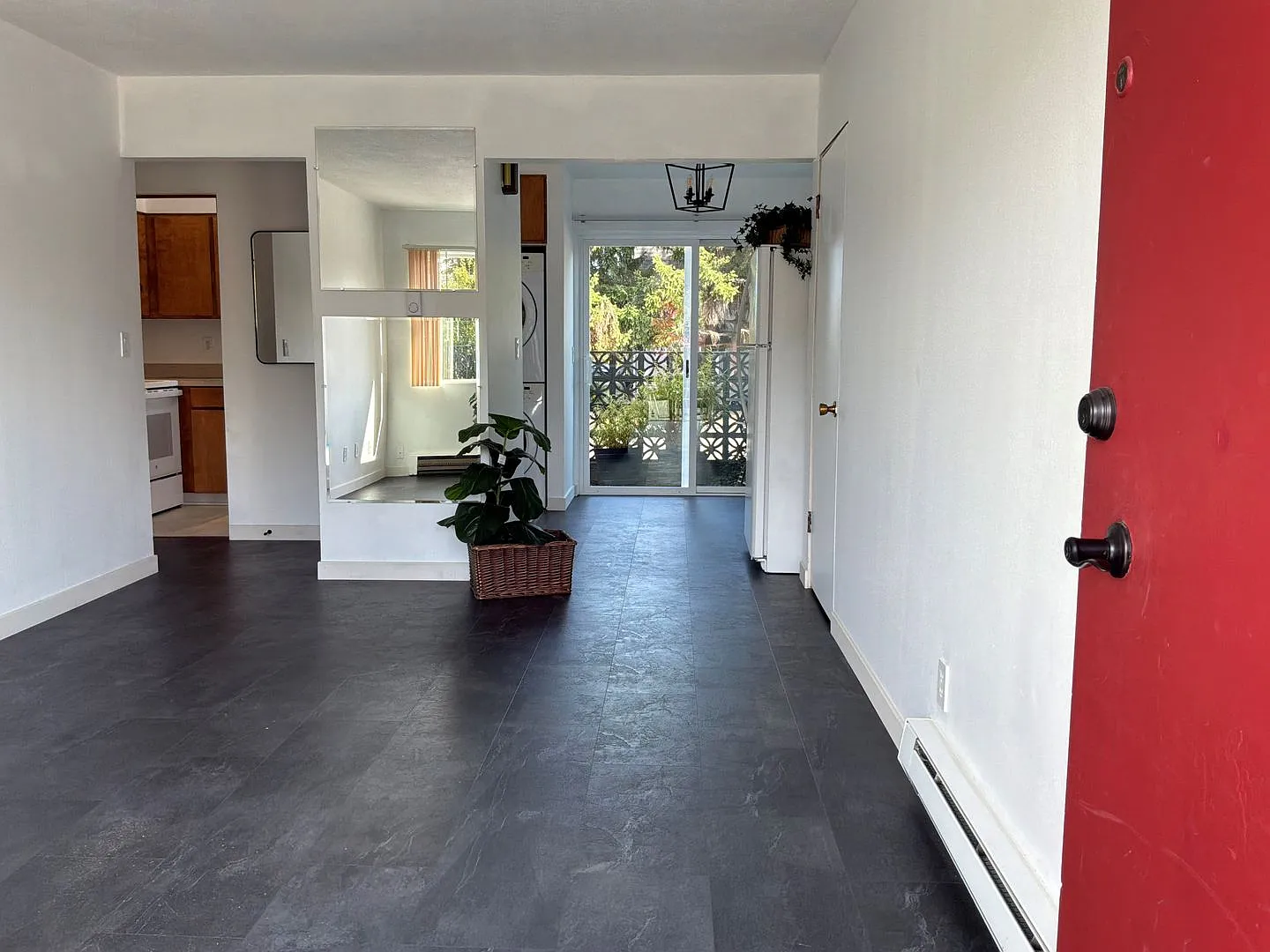 236 E Lauridsen Blvd — Photo 2