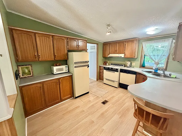166 Smith Ln — Photo 7