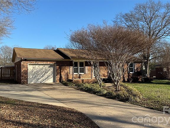 5th image of 112 Woodhill Dr