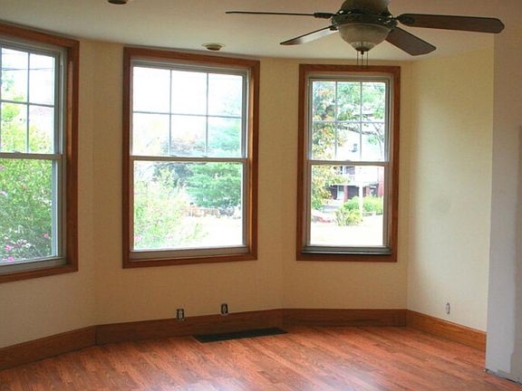 3rd image of 2241 Cleneay Ave #1
