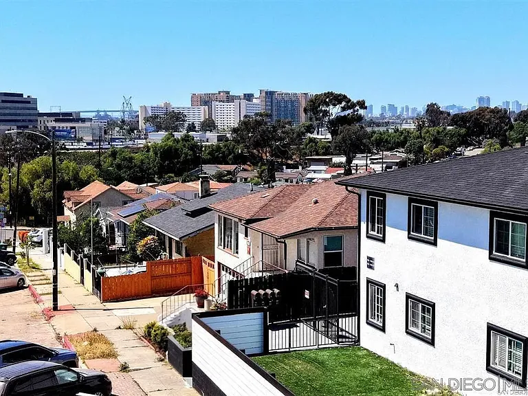 3934 1/2 Marine View Ave — Photo 6