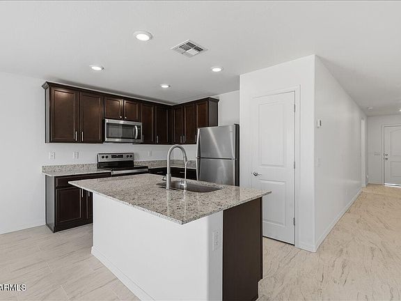 4th image of 670 W CEDAR Avenue