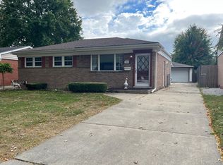 22942 Glenbrook St, Saint Clair Shores, MI 48082