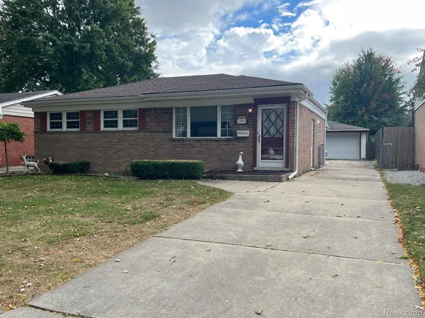 22942 Glenbrook St, Saint Clair Shores, MI 48082