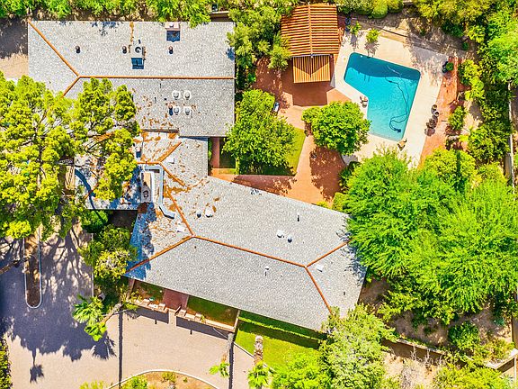 4th image of 5920 E Miramar Dr