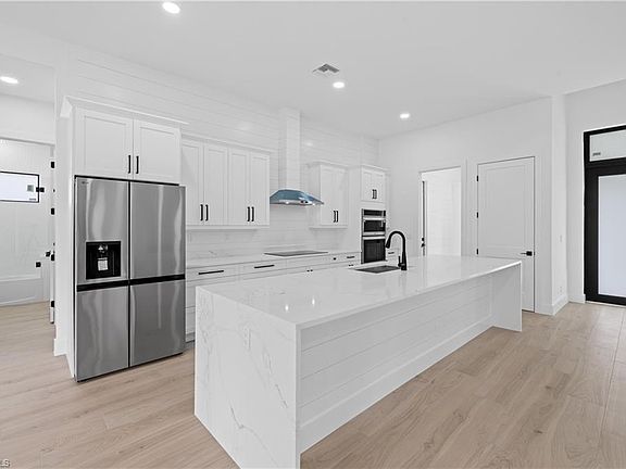 5th image of 2908 58th AVE NE