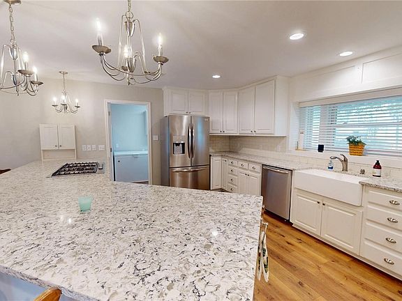 5th image of 1371 Fannin Oaks Dr