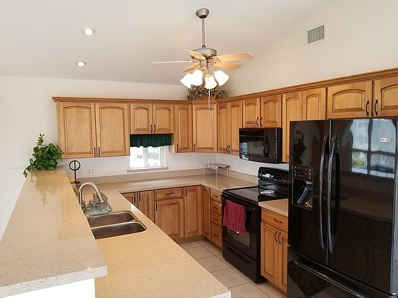 4th image of 831 W Oyster Dr