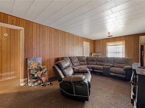 2nd image of 1420 Guthrie Dr