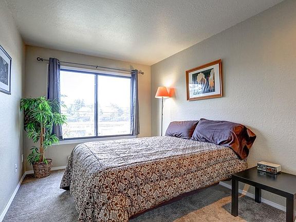 4th image of 9512 1st Ave NE APT 307