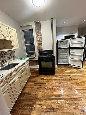 2nd image of 1039 Ocean Ave APT 3
