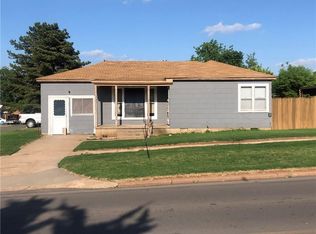 201 S 13th St, Clinton, OK 73601