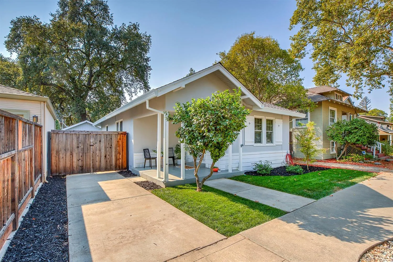 2898 Marshall Way photo 1