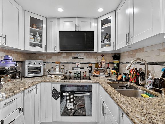 5th image of 450 NW 20th Street #1140