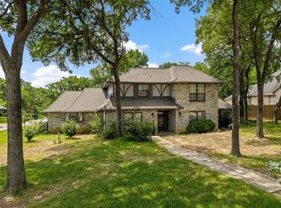 8724 Racquet Club Dr, Fort Worth, TX 76120