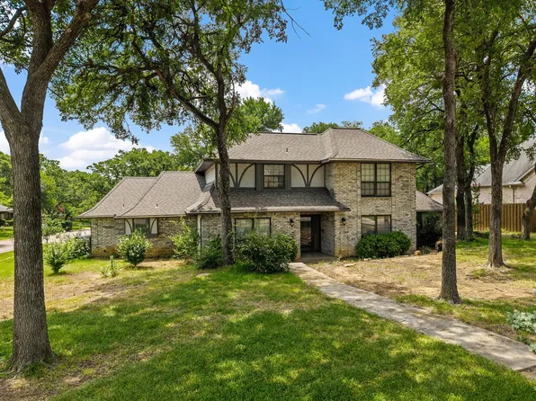 8724 Racquet Club Dr, Fort Worth, TX 76120
