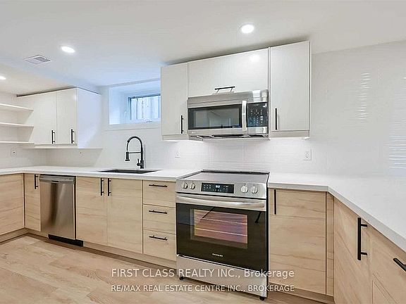 4th image of 118 Manning Ave #2