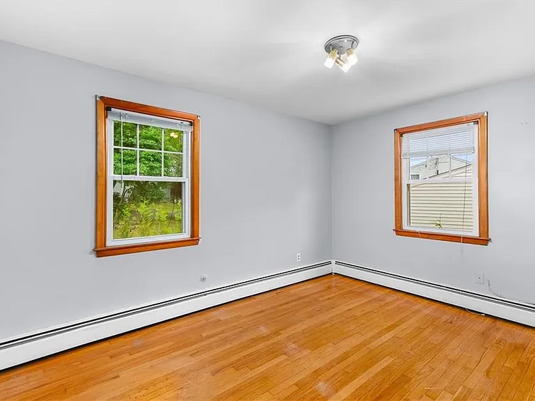 51 Ambrose St — Photo 34
