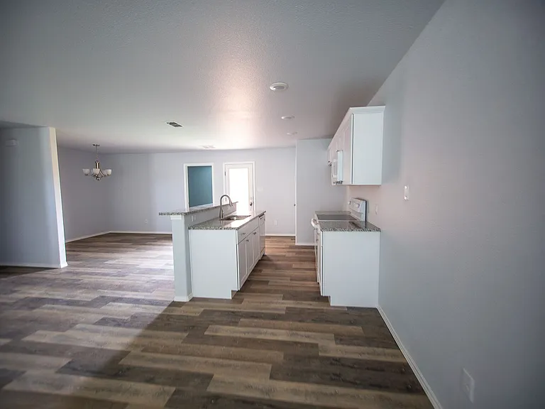 1014 Helena Ave — Photo 2