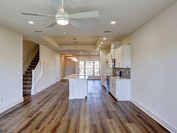 4th image of 1007 W 10th Ct