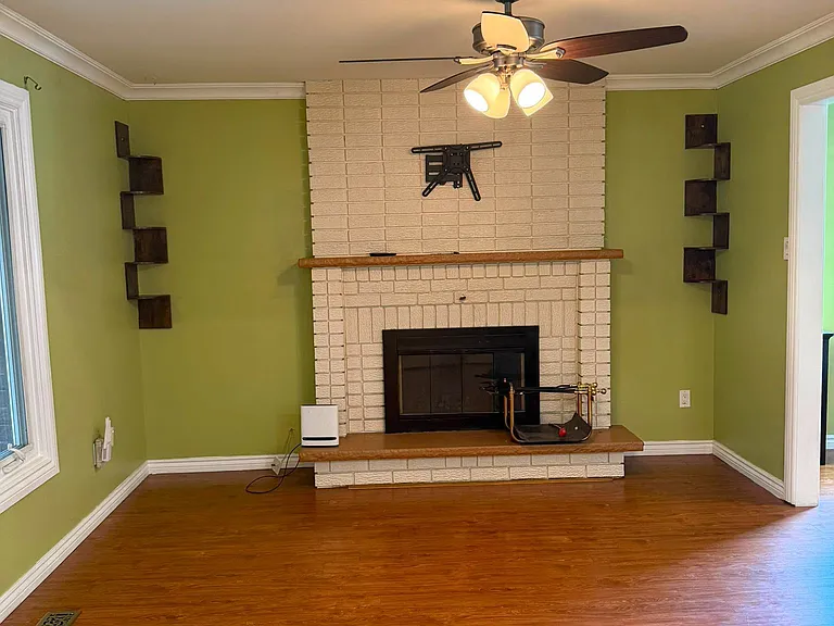 54 Harley Dr #MAIN 2ND FLR — Photo 2