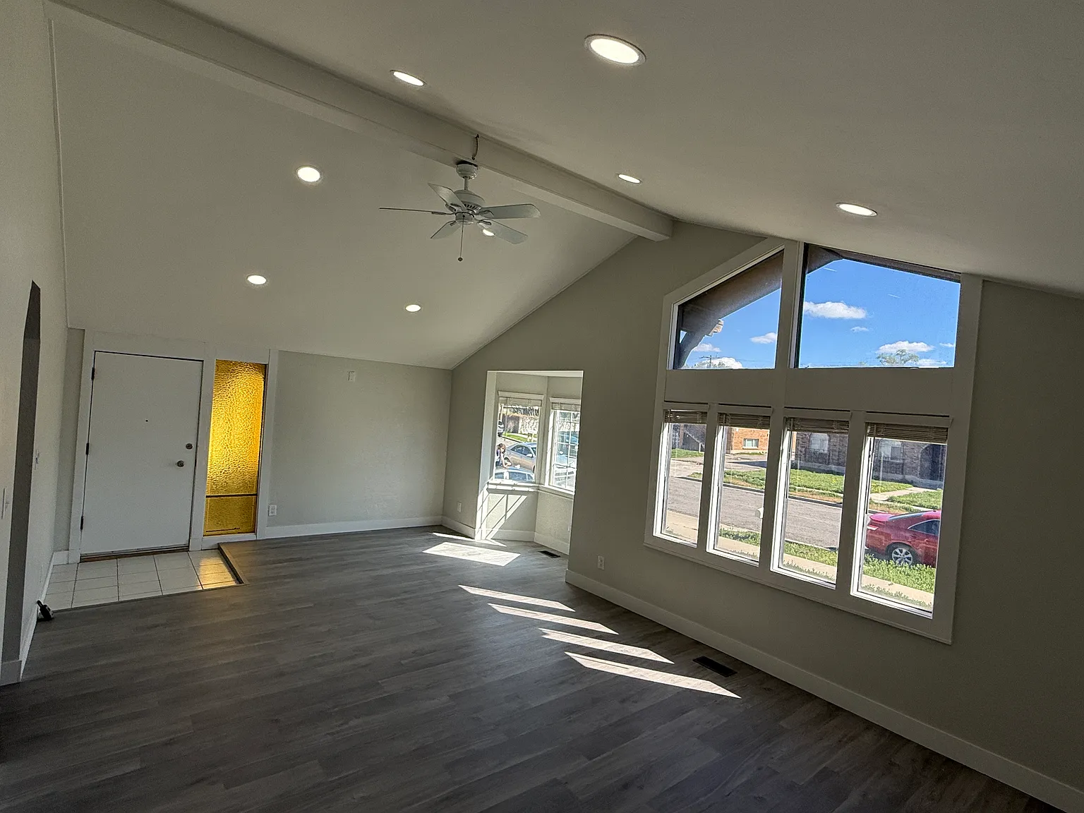 3 bed, 2000 sqft, $2,300 — Photo 2