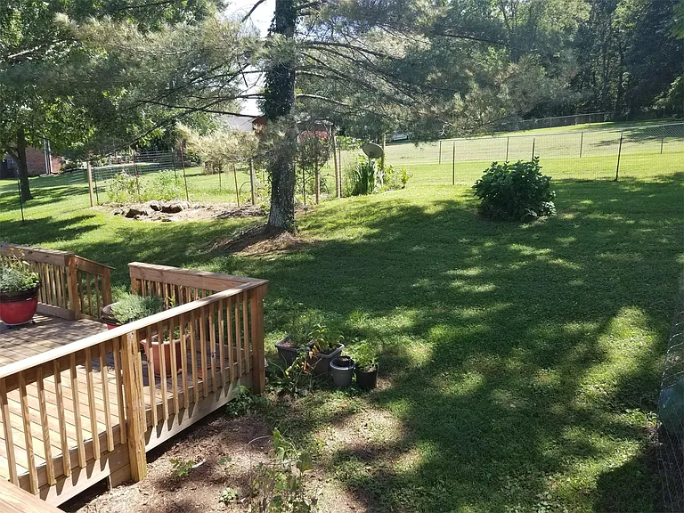 301 Shannon Dr — Photo 4
