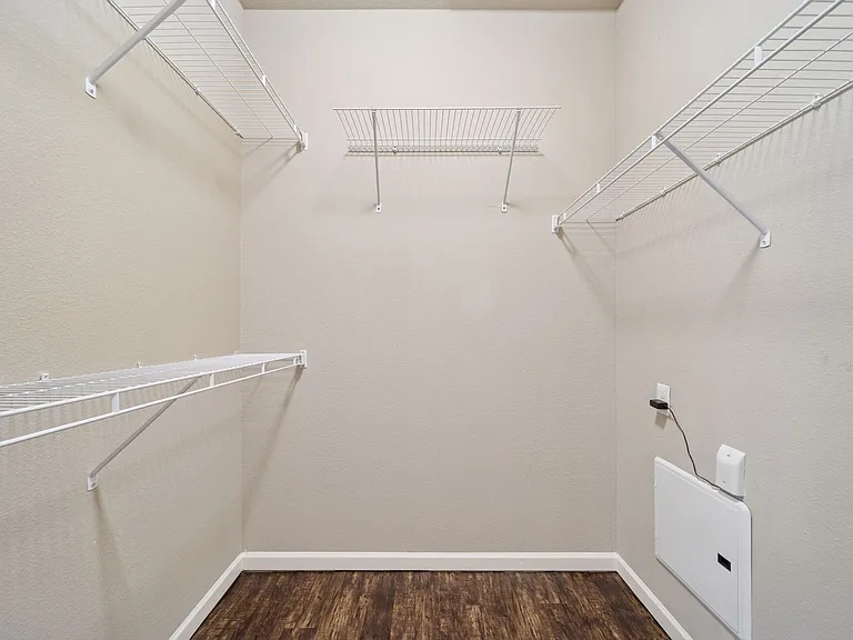 35 West — Photo 16