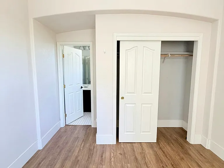 850 Monterey Ct — Photo 15
