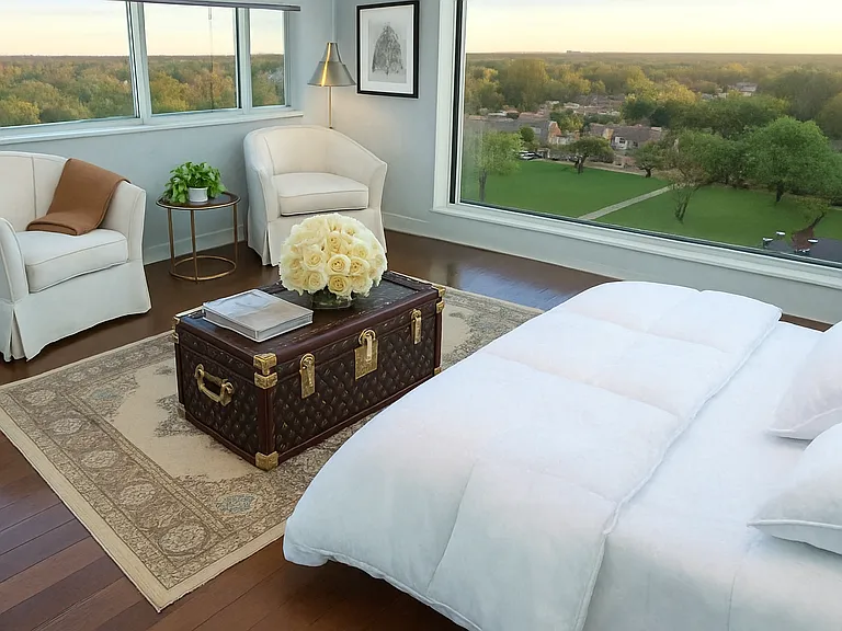 2/3 BEDROOM MASTER SUITE AND HUGE VIEWS...NOTHING LIKE THIS IN ALL OF B'HAM