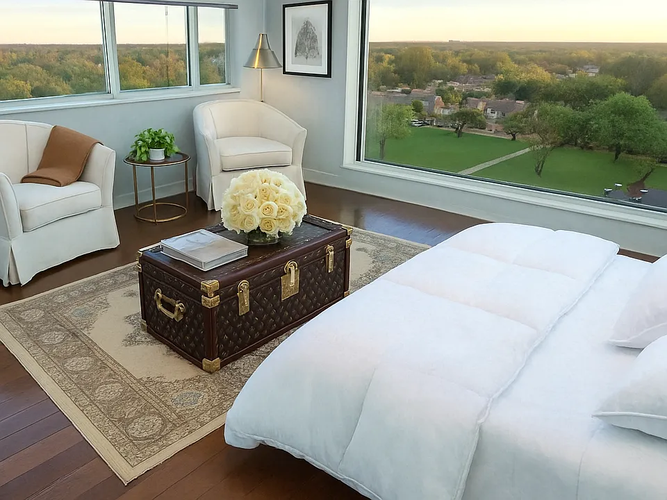 2/3 BEDROOM MASTER SUITE AND HUGE VIEWS...NOTHING LIKE THIS IN ALL OF B'HAM