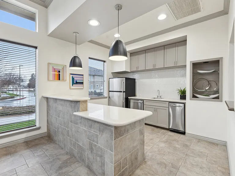Cross Pointe Apartment Homes — Photo 16
