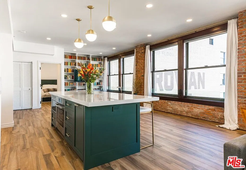 2 bed, 2.0 bath, 1260 sqft, $5,500 — Photo 1