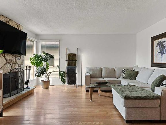 3rd image of 167 Deerpath Ct SE