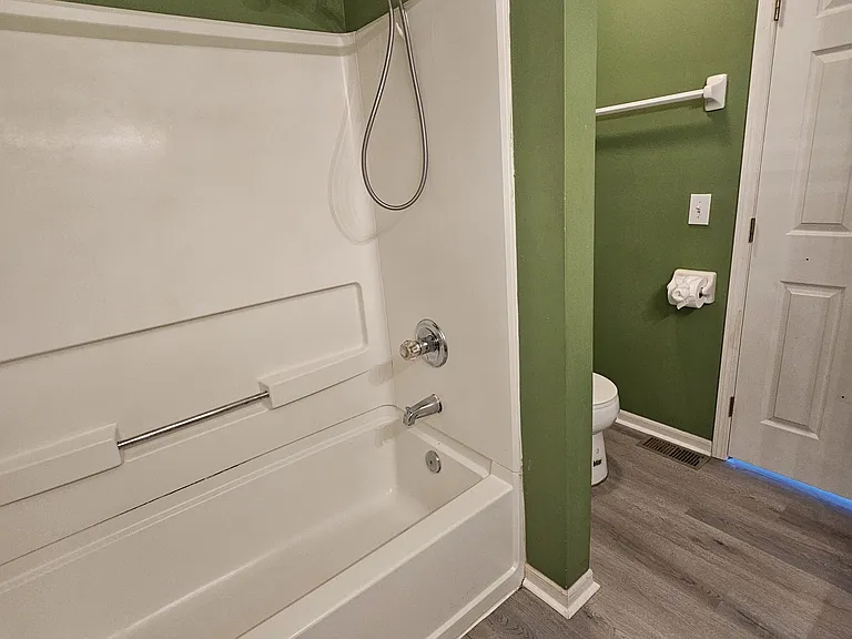 Master Bath-upstairs