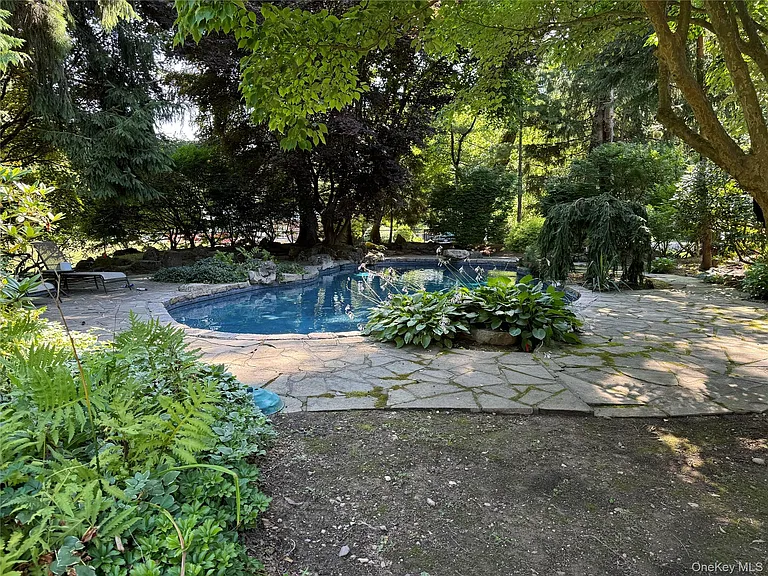 8 Valley Rd — Photo 32