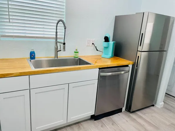 105 NE Railroad Ave #1, Lyons, GA 30436