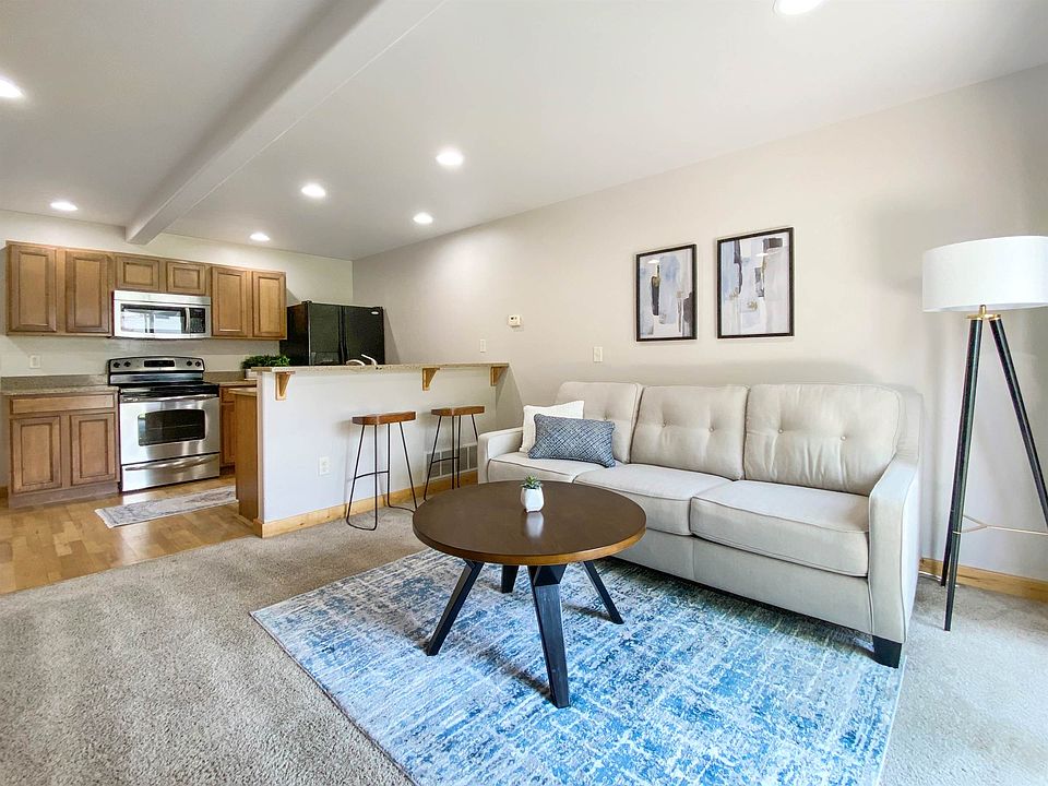 1st image of 957 Forestglen Dr APT B