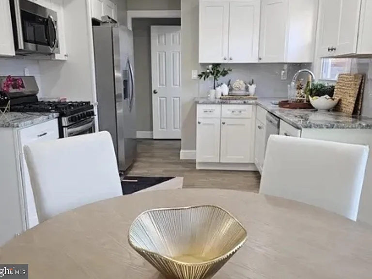 89 Hampshire Ln — Photo 9