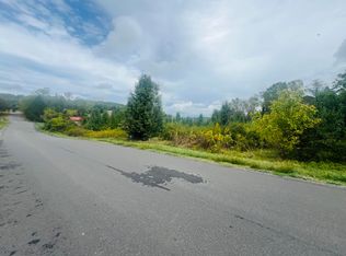 10&-11 Fountain Springs Dr, Peterstown, WV 24963