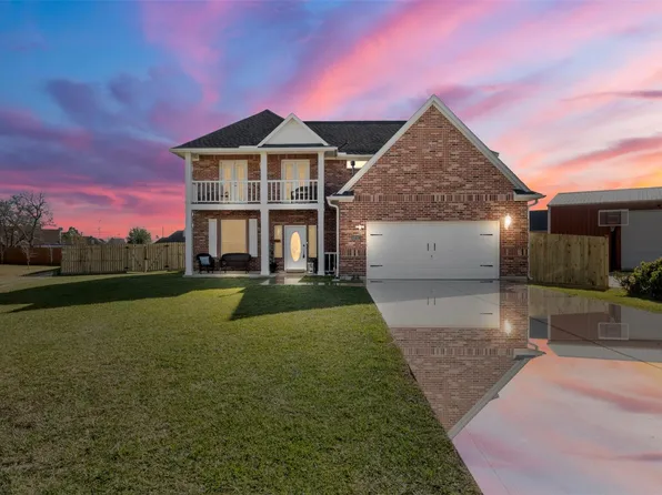 3226 Royal Palm Dr, Mont Belvieu, TX 77523