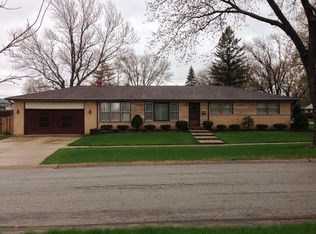 1101 S Robert Dr, Mount Prospect, IL