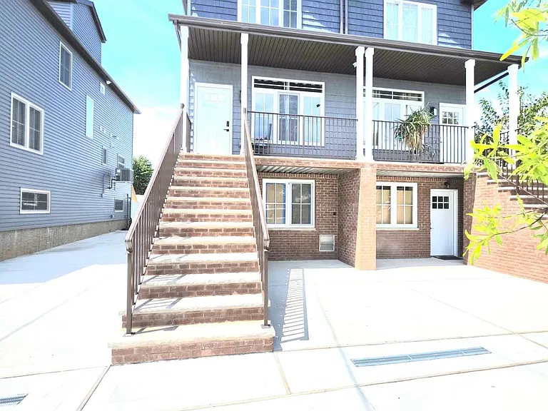 787 Olympia Blvd #1 — Photo 36