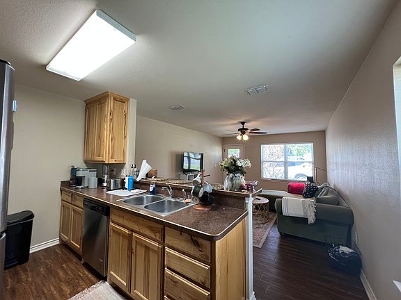 4th image of 1106 W Jones St #102