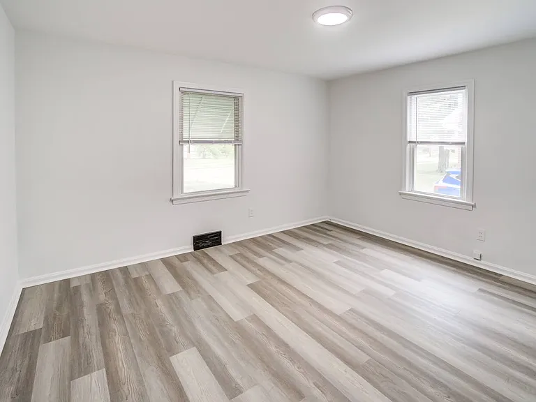 1343 Victory Dr — Photo 8