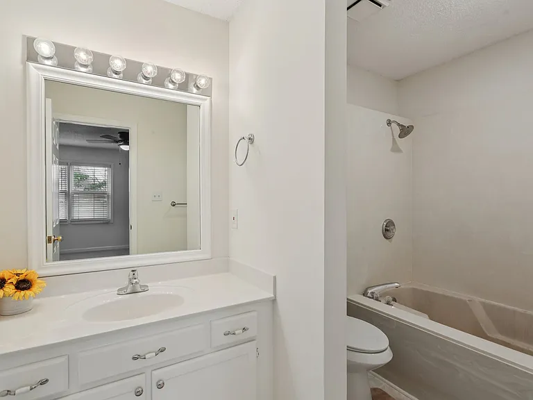 2429 Kennedy Ct — Photo 11