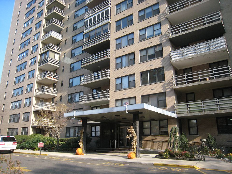 1st image of 201 Saint Pauls Ave APT 1W