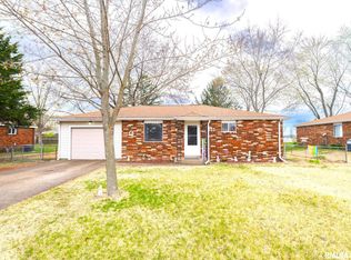 803 S Prairie Ln, Manito, IL 61546